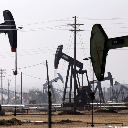 FILE PHOTO: Oil drills are pictured in the Kern River oil field in Bakersfield, California November 9, 2014. REUTERS/Jonathan Alcorn/File Photo